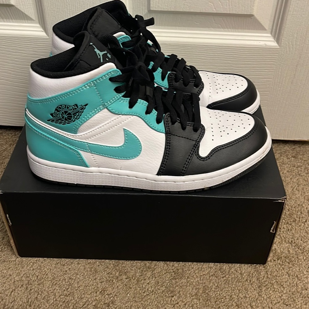 Air Jordan 1 Mid